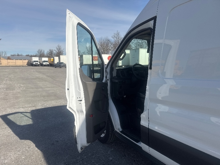 Used 2022 Ford E-Transit 350 - photo 17