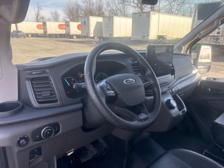 Used 2022 Ford E-Transit 350 - photo 18