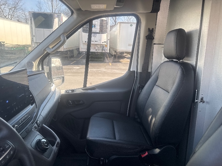 Used 2022 Ford E-Transit 350 - photo 20