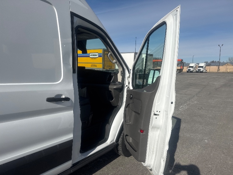 Used 2022 Ford E-Transit 350 - photo 21