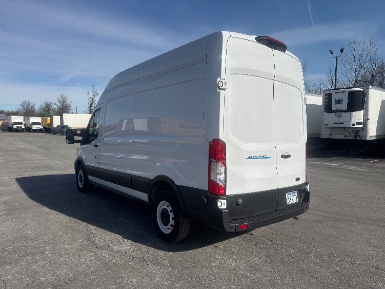 Used 2022 Ford E-Transit 350 - photo 8