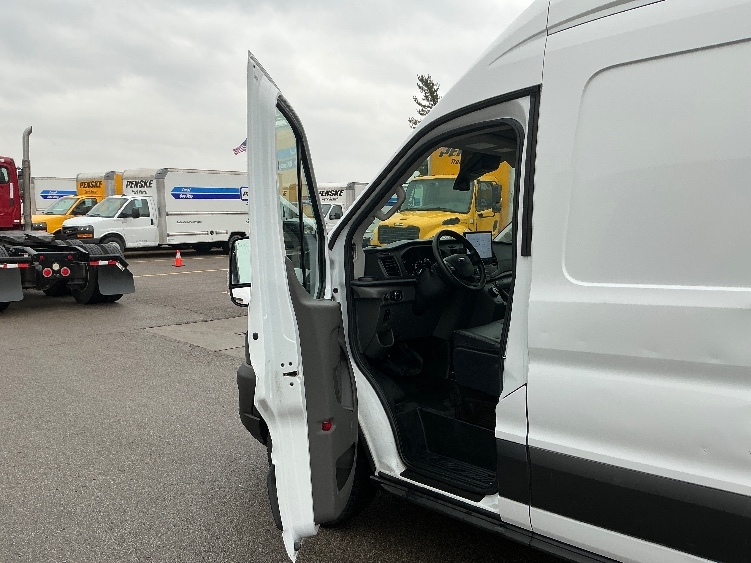 Used 2022 Ford E-Transit 350 - photo 15