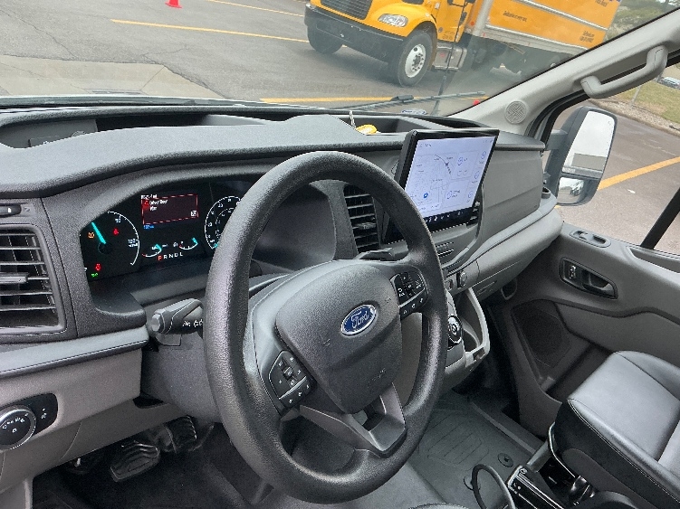 Used 2022 Ford E-Transit 350 - photo 16