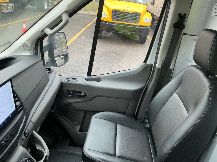 Used 2022 Ford E-Transit 350 - photo 18