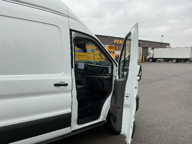 Used 2022 Ford E-Transit 350 - photo 19