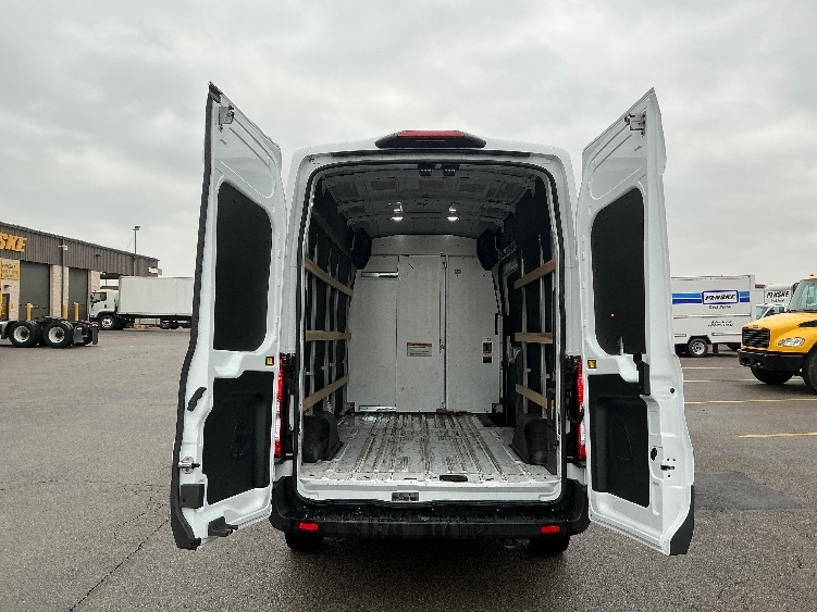 Used 2022 Ford E-Transit 350 - photo 9