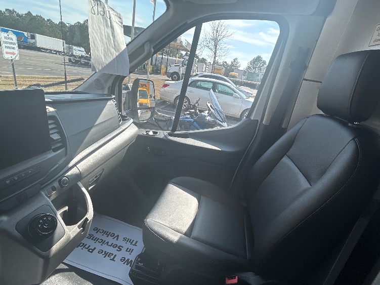Used 2022 Ford E-Transit 350 - photo 17