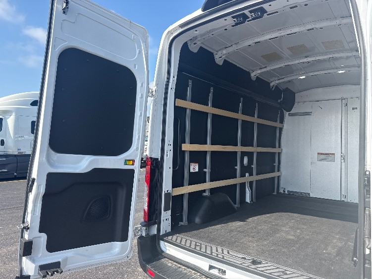 Used 2022 Ford E-Transit 350 - photo 13
