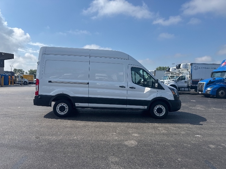 Used 2022 Ford E-Transit 350 - photo 17