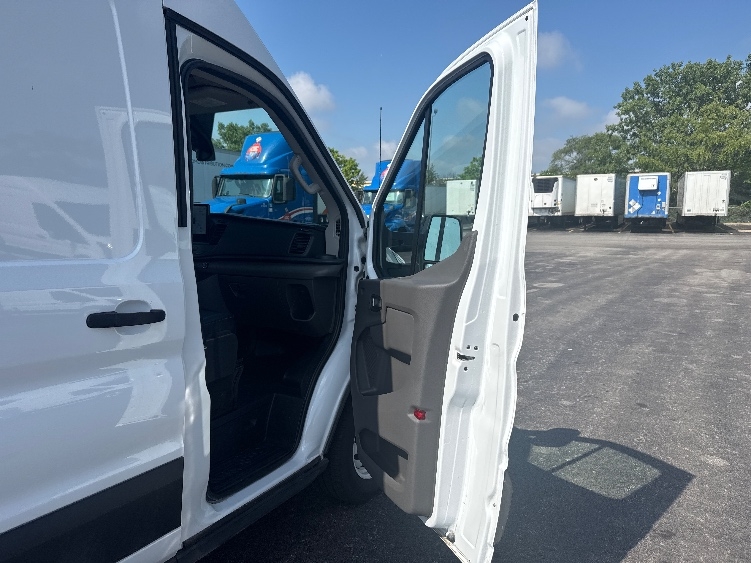 Used 2022 Ford E-Transit 350 - photo 22