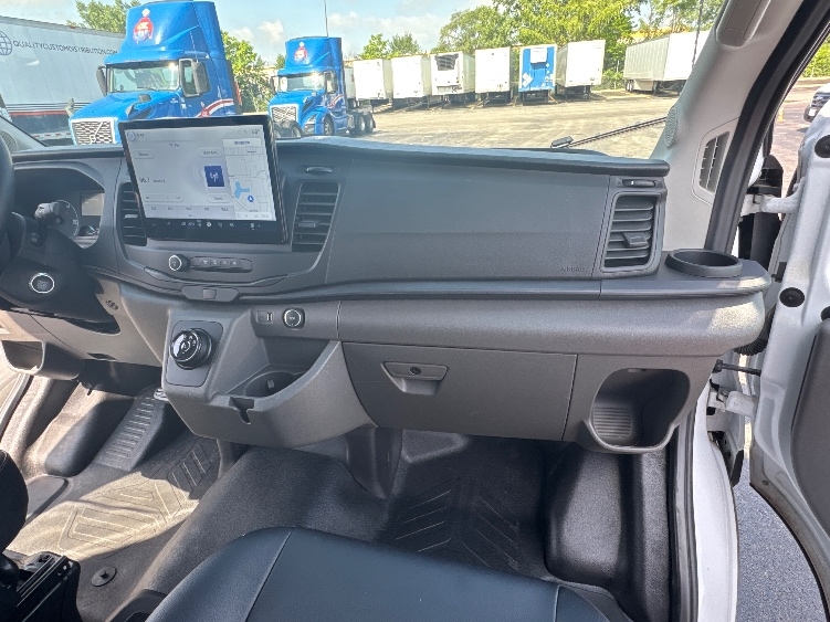 Used 2022 Ford E-Transit 350 - photo 23