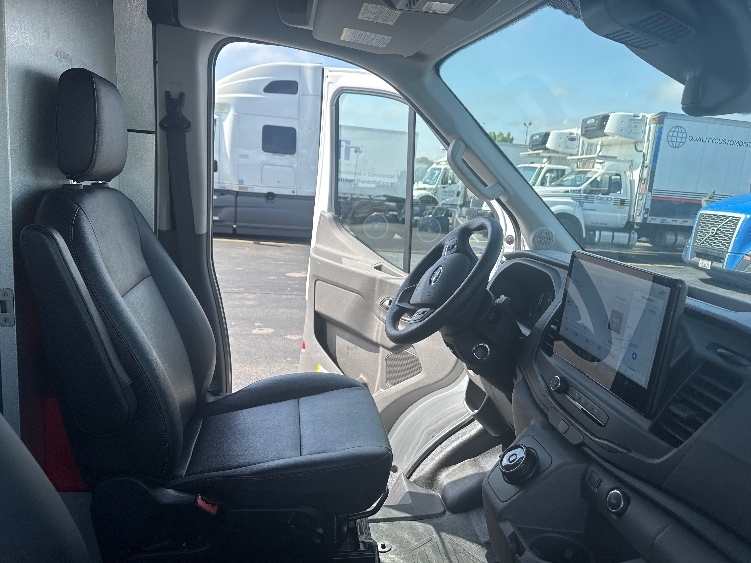 Used 2022 Ford E-Transit 350 - photo 24