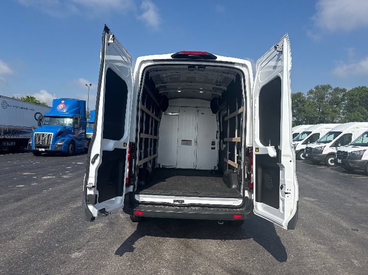 Used 2022 Ford E-Transit 350 - photo 10