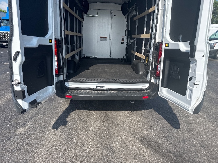 Used 2022 Ford E-Transit 350 - photo 11