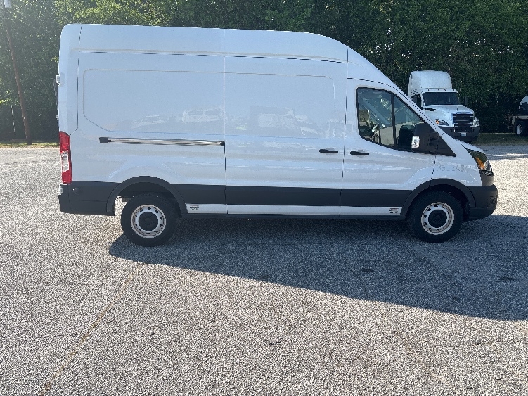 Used 2022 Ford E-Transit 350 - photo 16