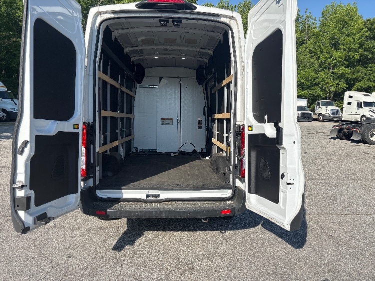Used 2022 Ford E-Transit 350 - photo 10