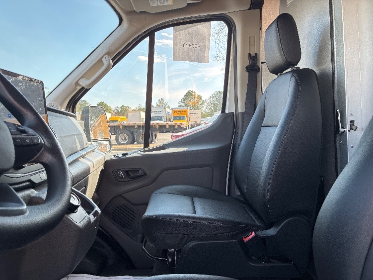Used 2022 Ford E-Transit 350 - photo 19