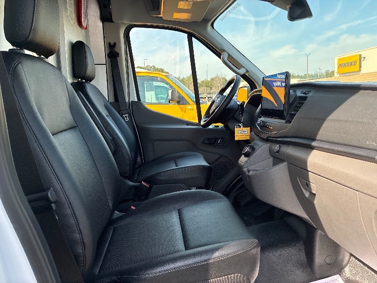 Used 2022 Ford E-Transit 350 - photo 22