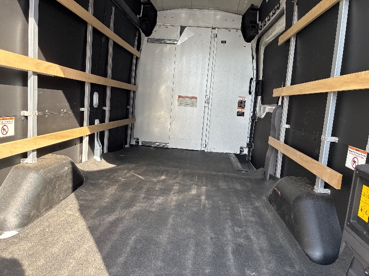 Used 2022 Ford E-Transit 350 - photo 10