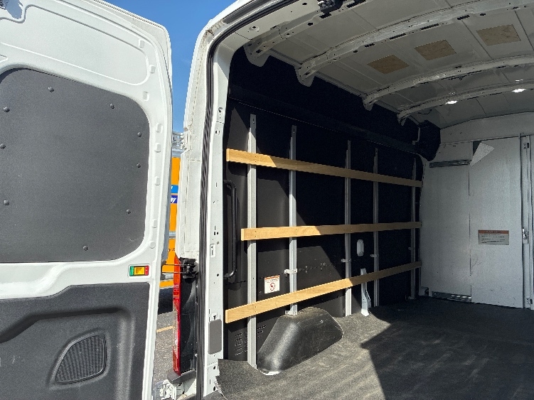 Used 2022 Ford E-Transit 350 - photo 11