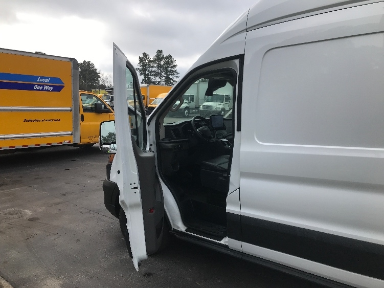 Used 2022 Ford E-Transit 350 - photo 18