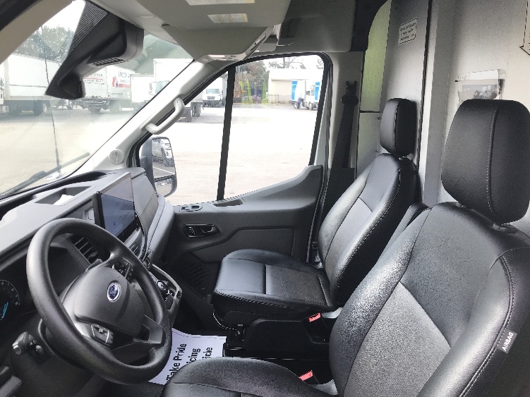 Used 2022 Ford E-Transit 350 - photo 21