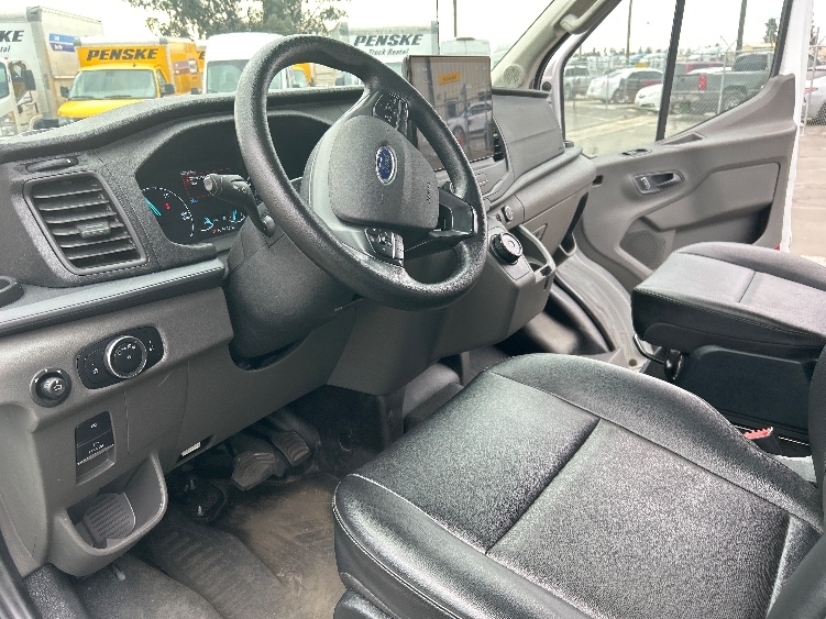 Used 2022 Ford E-Transit 350 - photo 18