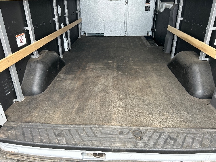 Used 2022 Ford E-Transit 350 - photo 11