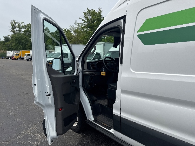 Used 2022 Ford E-Transit 350 - photo 16