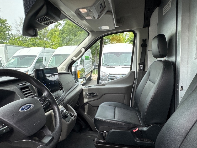 Used 2022 Ford E-Transit 350 - photo 19