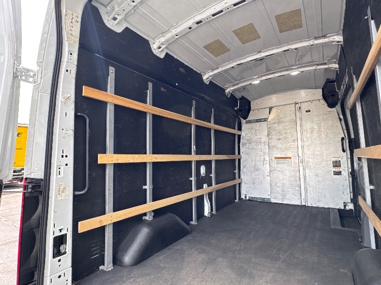 Used 2022 Ford E-Transit 350 - photo 11