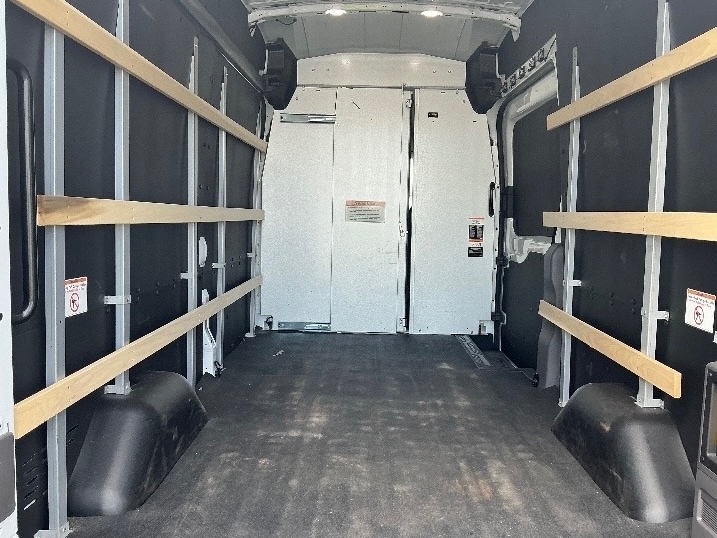 Used 2022 Ford E-Transit 350 - photo 9