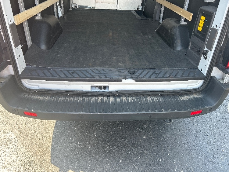 Used 2022 Ford E-Transit 350 - photo 12