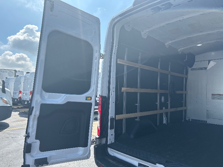 Used 2022 Ford E-Transit 350 - photo 13