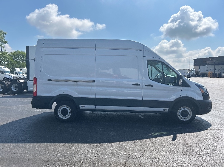 Used 2022 Ford E-Transit 350 - photo 17