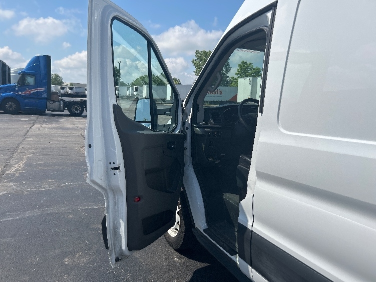 Used 2022 Ford E-Transit 350 - photo 18