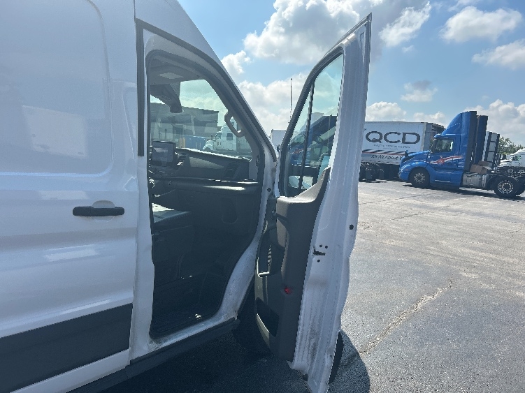 Used 2022 Ford E-Transit 350 - photo 22