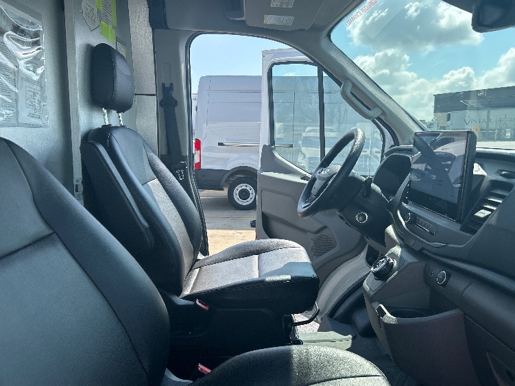 Used 2022 Ford E-Transit 350 - photo 24