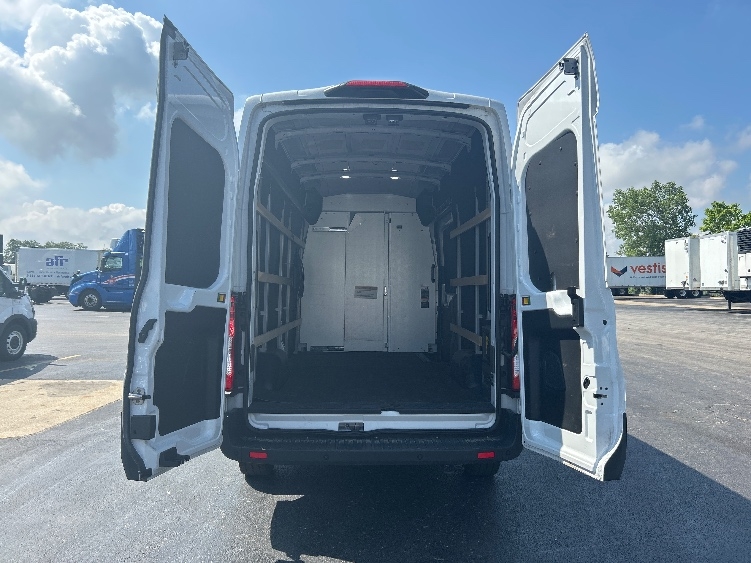 Used 2022 Ford E-Transit 350 - photo 10
