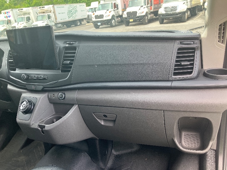Used 2022 Ford E-Transit 350 - photo 22