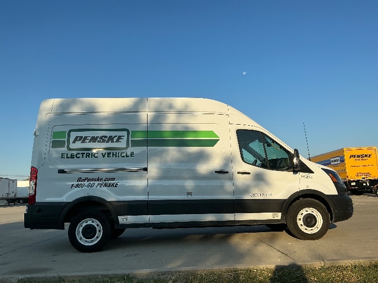 Used 2022 Ford E-Transit 350 - photo 16