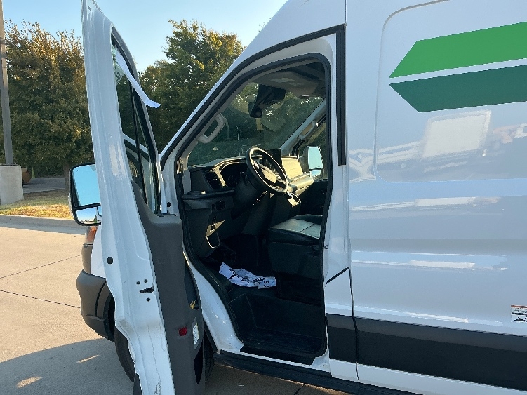 Used 2022 Ford E-Transit 350 - photo 17