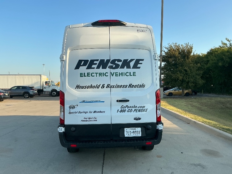 Used 2022 Ford E-Transit 350 - photo 9