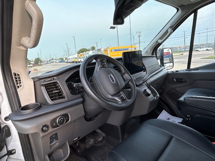 Used 2022 Ford E-Transit 350 - photo 17