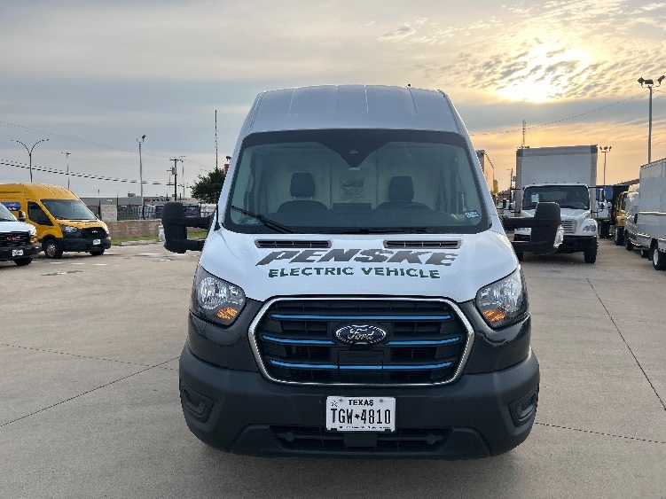 Used 2022 Ford E-Transit 350 - photo 2