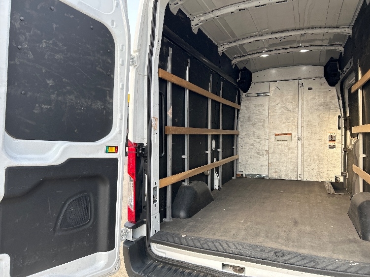 Used 2022 Ford E-Transit 350 - photo 11