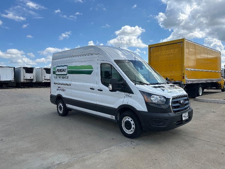 Used 2022 Ford E-Transit 350 - photo 1