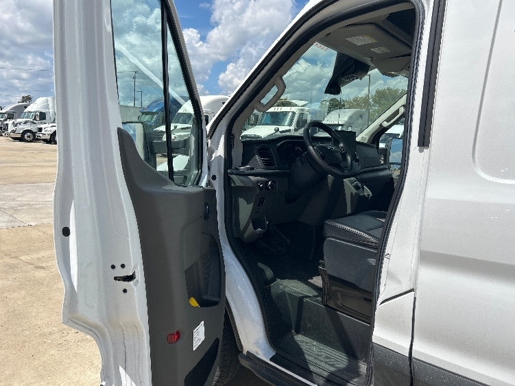 Used 2022 Ford E-Transit 350 - photo 17