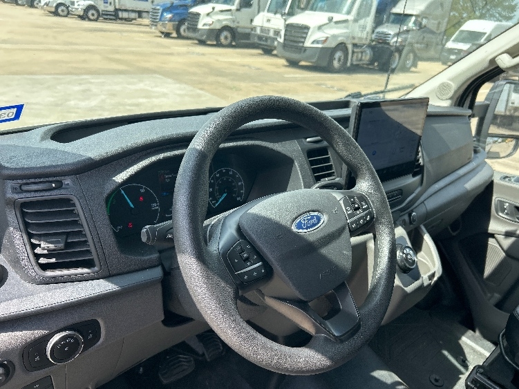 Used 2022 Ford E-Transit 350 - photo 18