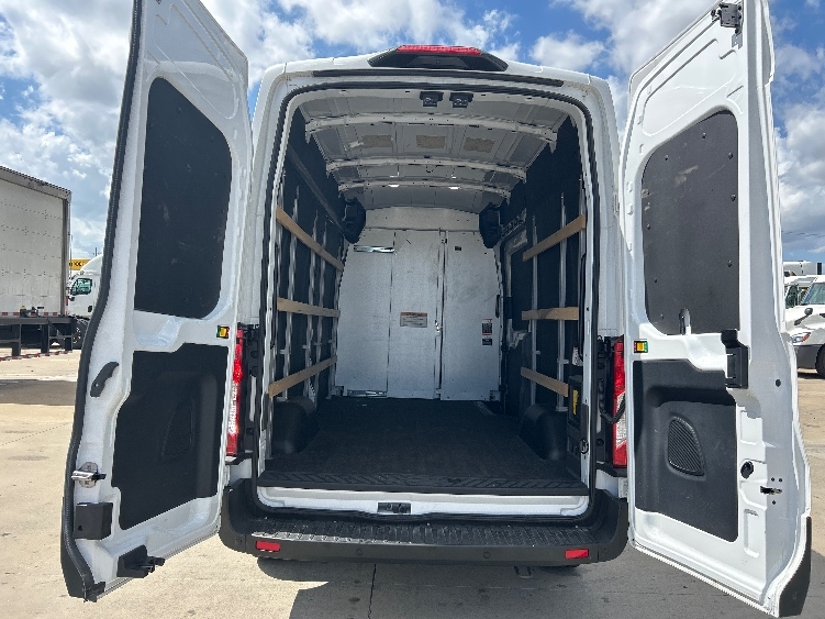 Used 2022 Ford E-Transit 350 - photo 10